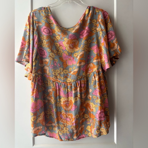 Multicolor Ruffled V-Neck Blouse - Picture 2 of 5